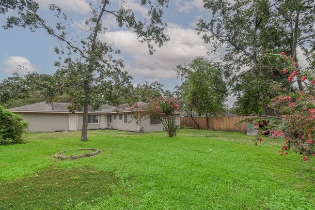 property at 1509 N San Jacinto St