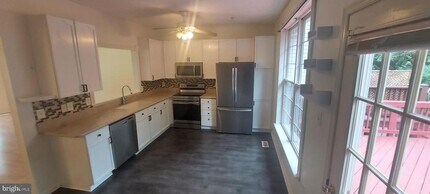 7140 Ladd Cir in Frederick, MD - Building Photo - Building Photo