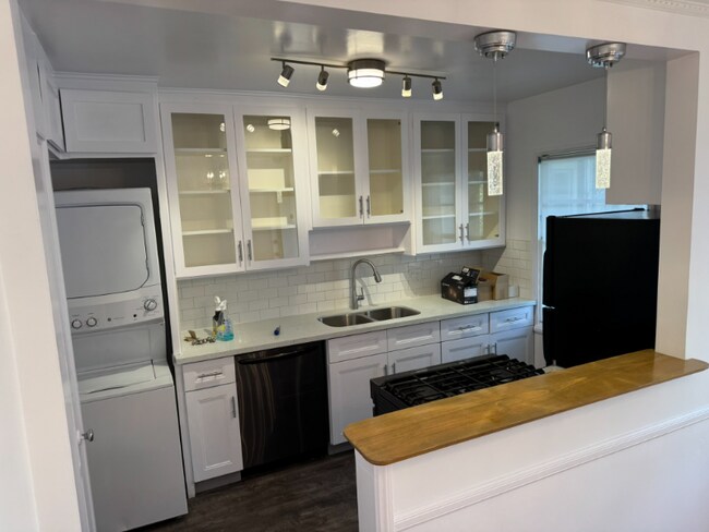 1648 N Ogden Dr-Unit -#8 in Los Angeles, CA - Building Photo - Building Photo