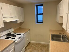 636 Beacon St, Unit 301 in Boston, MA - Foto de edificio - Building Photo