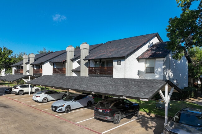 Villas at Chase Oaks in Plano, TX - Building Photo - Building Photo