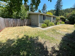 14761 Marys Ln in Guerneville, CA - Foto de edificio - Building Photo