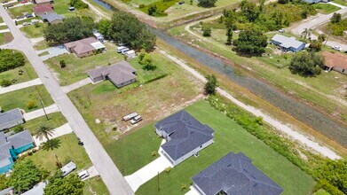 3704 16th St W in Lehigh Acres, FL - Building Photo - Building Photo