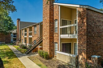 Bristol Apartment Living in Dallas, TX - Building Photo - Building Photo