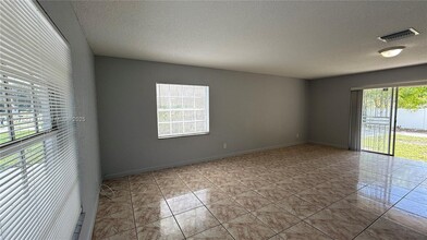2740 NW 9th St in Pompano Beach, FL - Building Photo - Building Photo