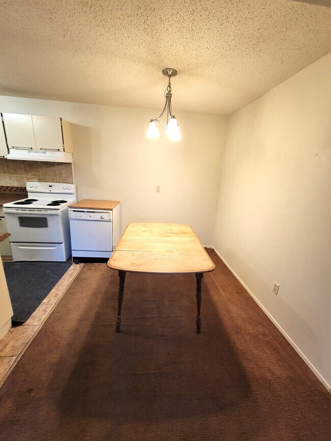 104 10 St in Cold Lake, AB - Building Photo - Building Photo