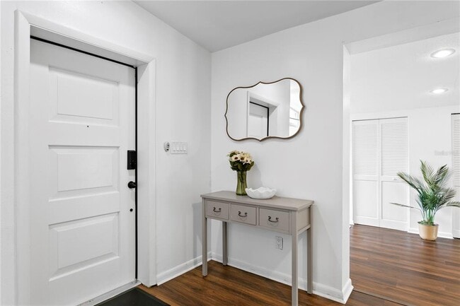 2407 S Lois Ave in Tampa, FL - Building Photo - Building Photo