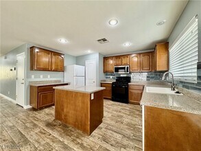 578 Columbia Pike Ave in Las Vegas, NV - Building Photo - Building Photo