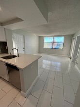 714 Executive Center Dr in West Palm Beach, FL - Building Photo - Building Photo