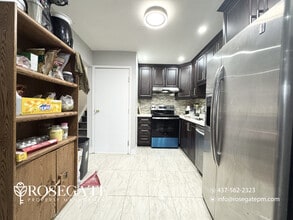 9 Bruce Beer Dr in Brampton, ON - Building Photo - Building Photo