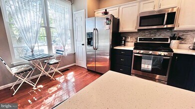 16040 Atwater Ln in Montclair, VA - Building Photo - Building Photo