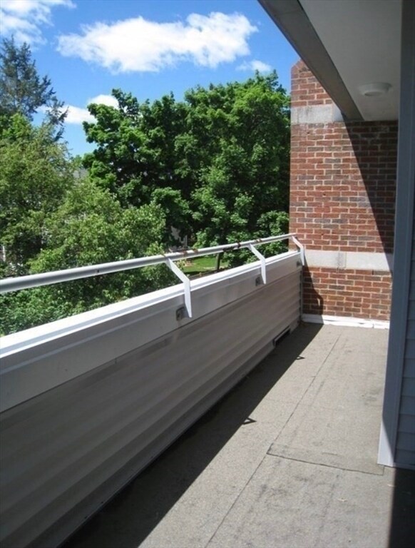 17 Baldwin St, Unit #1 in Newton, MA - Foto de edificio - Building Photo