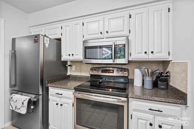 property at 13 Yarmouth Dr