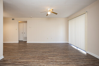 Huntington Park in New Orleans, LA - Building Photo - Interior Photo