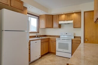 2015 S 301st St in Federal Way, WA - Building Photo - Building Photo