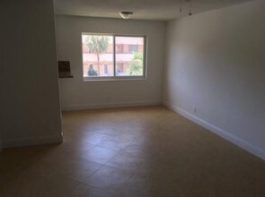 4731 NE 21st Ter in Lighthouse Point, FL - Foto de edificio - Interior Photo