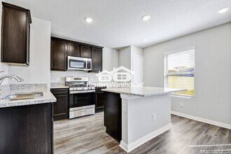 522 Wild Olive Wy in San Antonio, TX - Building Photo - Building Photo