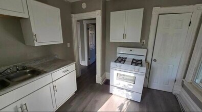 975 Grant Ave, Unit 2 in Rockford, IL - Building Photo - Building Photo