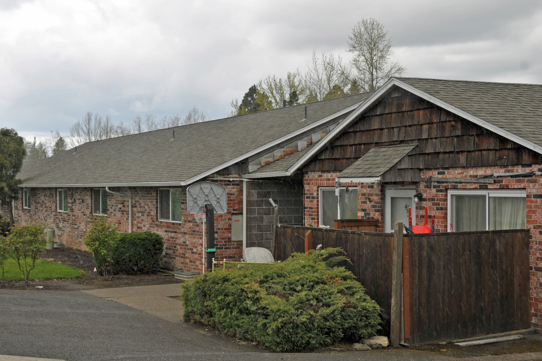 Ash Court in Tigard, OR - Building Photo