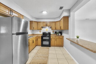 12201 106th St in Largo, FL - Foto de edificio - Building Photo