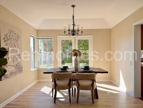 12613 Crest Knolls Ct in San Diego, CA - Building Photo - Building Photo