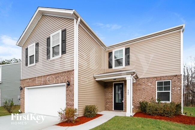 640 Woolum Dr in Moncks Corner, SC - Foto de edificio - Building Photo