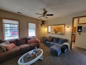 621 W 4th St in Cedar Falls, IA - Building Photo - Building Photo