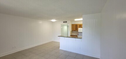 1604 Meadows Cir W in Boynton Beach, FL - Building Photo - Building Photo