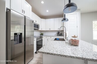 817 7th Ave S in Jacksonville Beach, FL - Building Photo - Building Photo