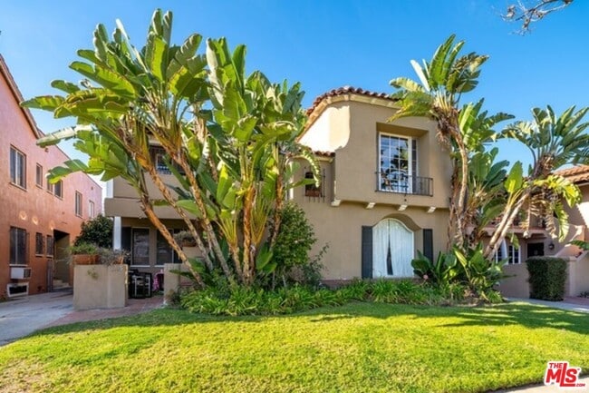 1217 Stearns Dr in Los Angeles, CA - Building Photo - Building Photo