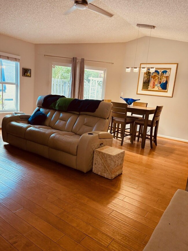 4425 SW 72nd Ter in Davie, FL - Foto de edificio - Building Photo