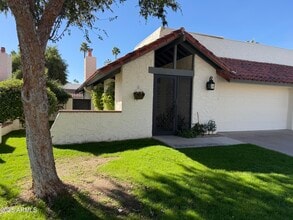 5822 N Scottsdale Rd in Scottsdale, AZ - Building Photo - Building Photo