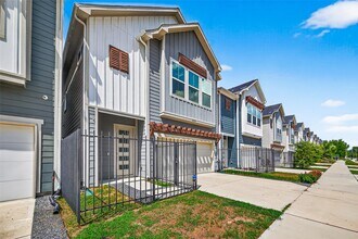1070 Mansfield St in Houston, TX - Building Photo - Building Photo