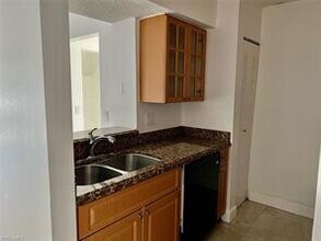 201 Santa Clara Dr-Unit -201-5 in Naples, FL - Building Photo - Building Photo