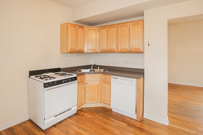 3527 N Broadway St, Unit 3529-3W