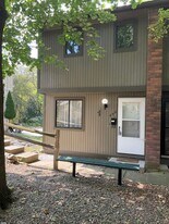 446 Crosbie Dr in Canonsburg, PA - Building Photo