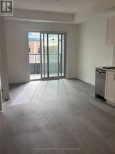 705 Davis Dr in Newmarket, ON - Building Photo - Building Photo