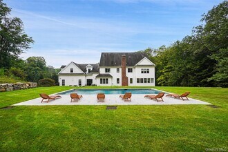 487 Bedford Center Rd in Bedford, NY - Building Photo - Building Photo