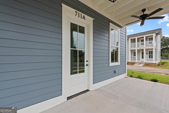 711 Jefferson St in Lagrange, GA - Foto de edificio - Building Photo