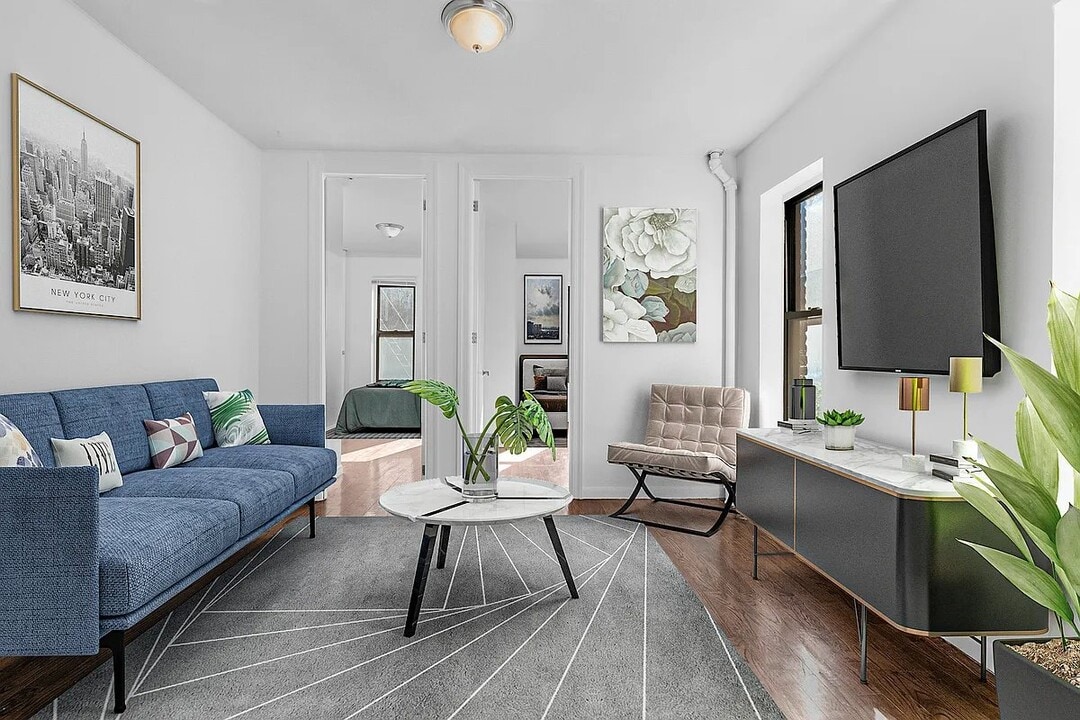 207 Madison St in New York, NY - Building Photo