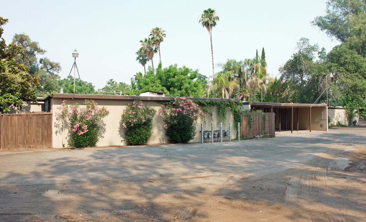 Maroa Lanai Apartments in Fresno, CA - Building Photo