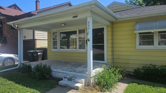 2021 S 60th St in Omaha, NE - Building Photo - Building Photo