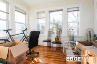 54 Lawton St, Unit 1 in Brookline, MA - Foto de edificio - Building Photo