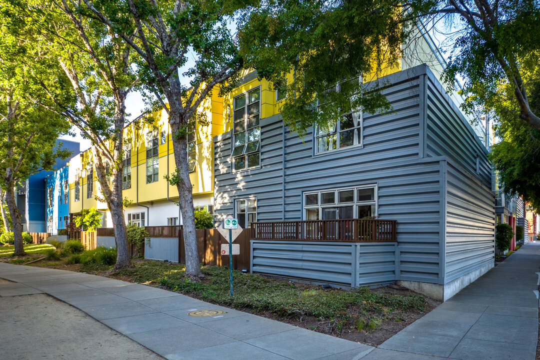 Oliver Lofts in Emeryville, CA - Building Photo