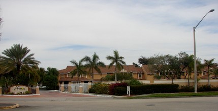 St. Charles Place in Miramar, FL - Building Photo - Building Photo