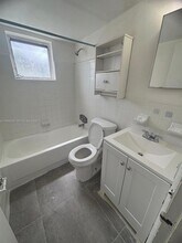 1400 W 29th St in Hialeah, FL - Building Photo - Building Photo