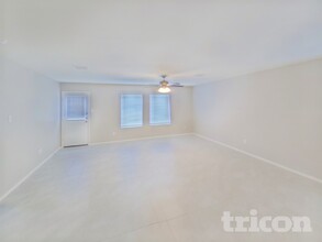 1712 Clairborne Ct in Little Elm, TX - Foto de edificio - Building Photo