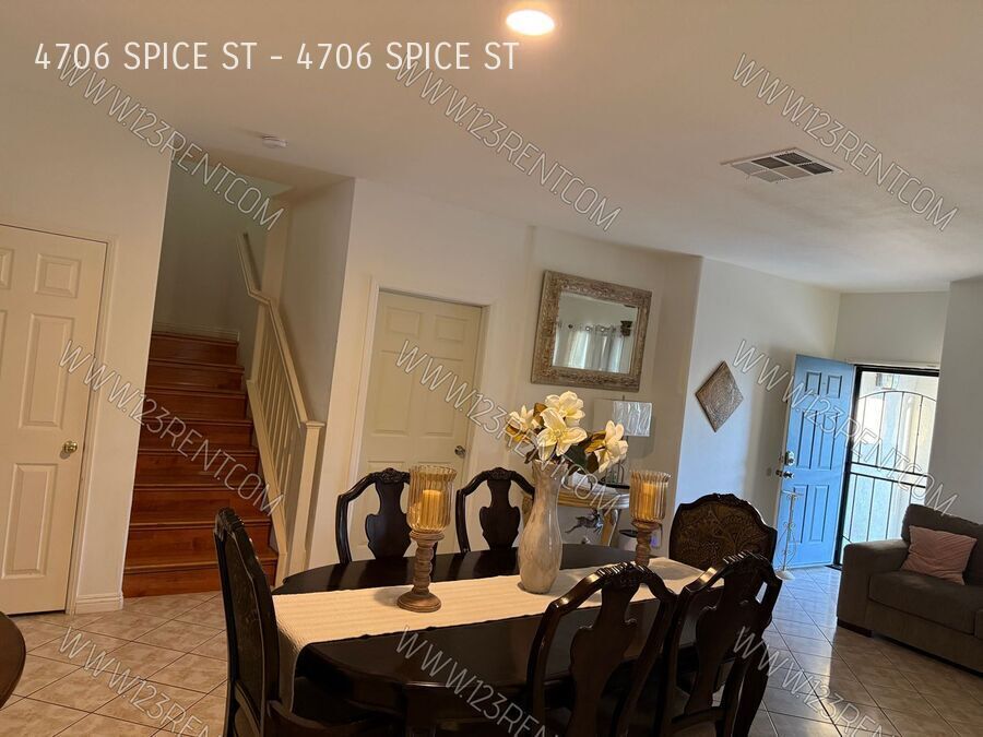 4706 Spice St in Lancaster, CA - Foto de edificio
