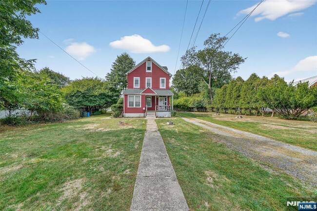 66 Boulevard in New Milford, NJ - Building Photo - Building Photo