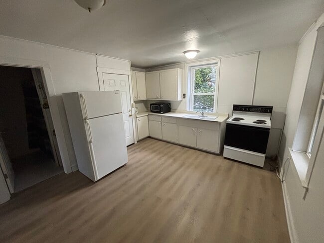 178 Sassafras St, Unit #1